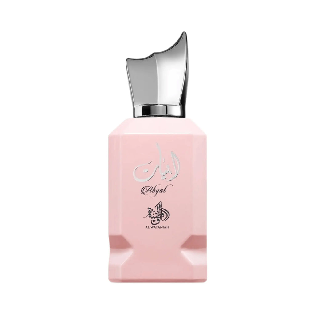 Al Wataniah Abyat オードパルファム 100ml/3.4fl.oz. - ピンク色のエレガントなガラスボトル、シルバーの王冠型キャップ、白い背景 - ボトルのみ