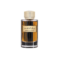 Al Wataniah Bareeq Al Dhahab オードパルファム 100ml/3.4fl.oz. - 高級アラビア香水のボトル、エレガントなデザイン、白い背景 - ボトルのみ